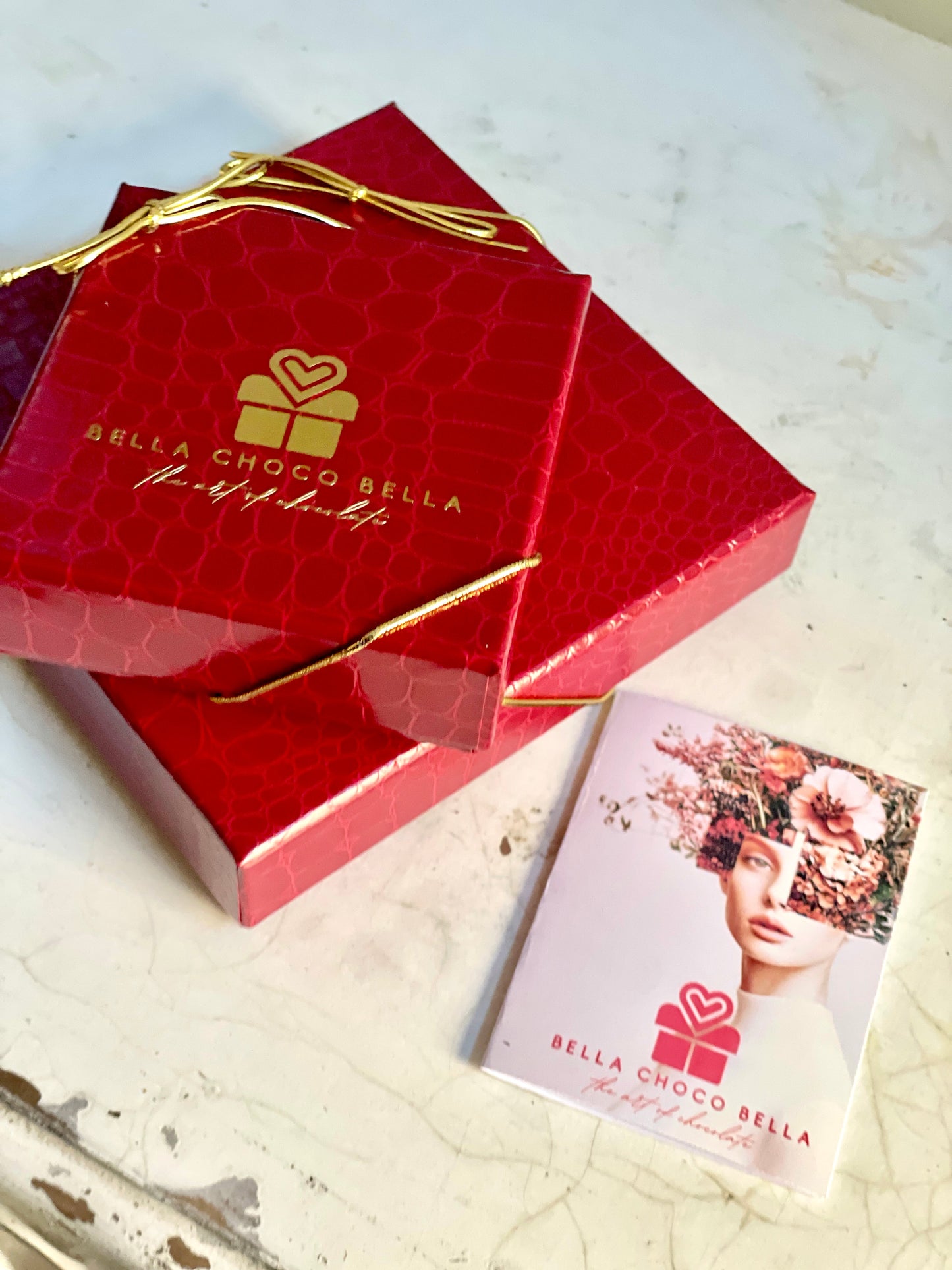 16-piece white gift box of Belgian chocolates, Executive tier branded package